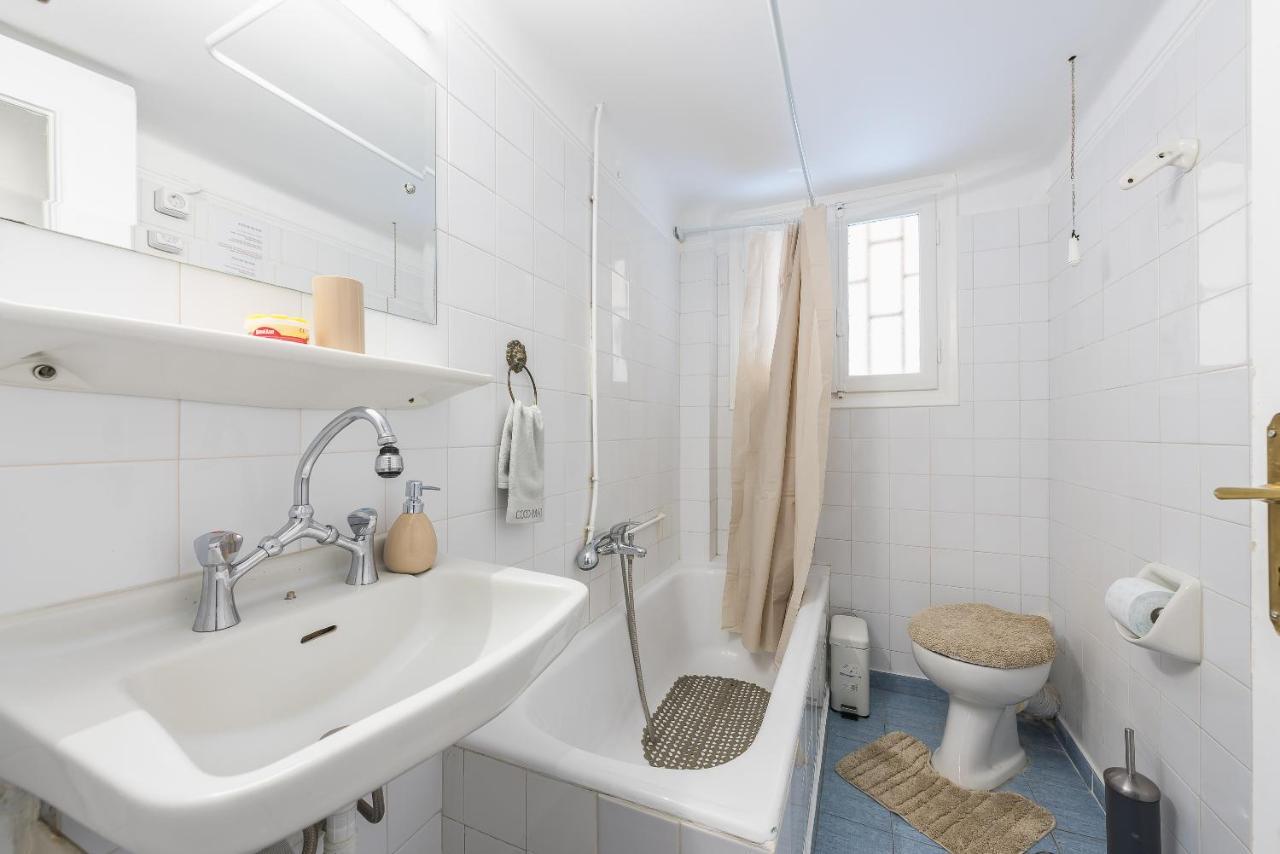 Private Rooms Athens - Shared Bathroom المظهر الخارجي الصورة